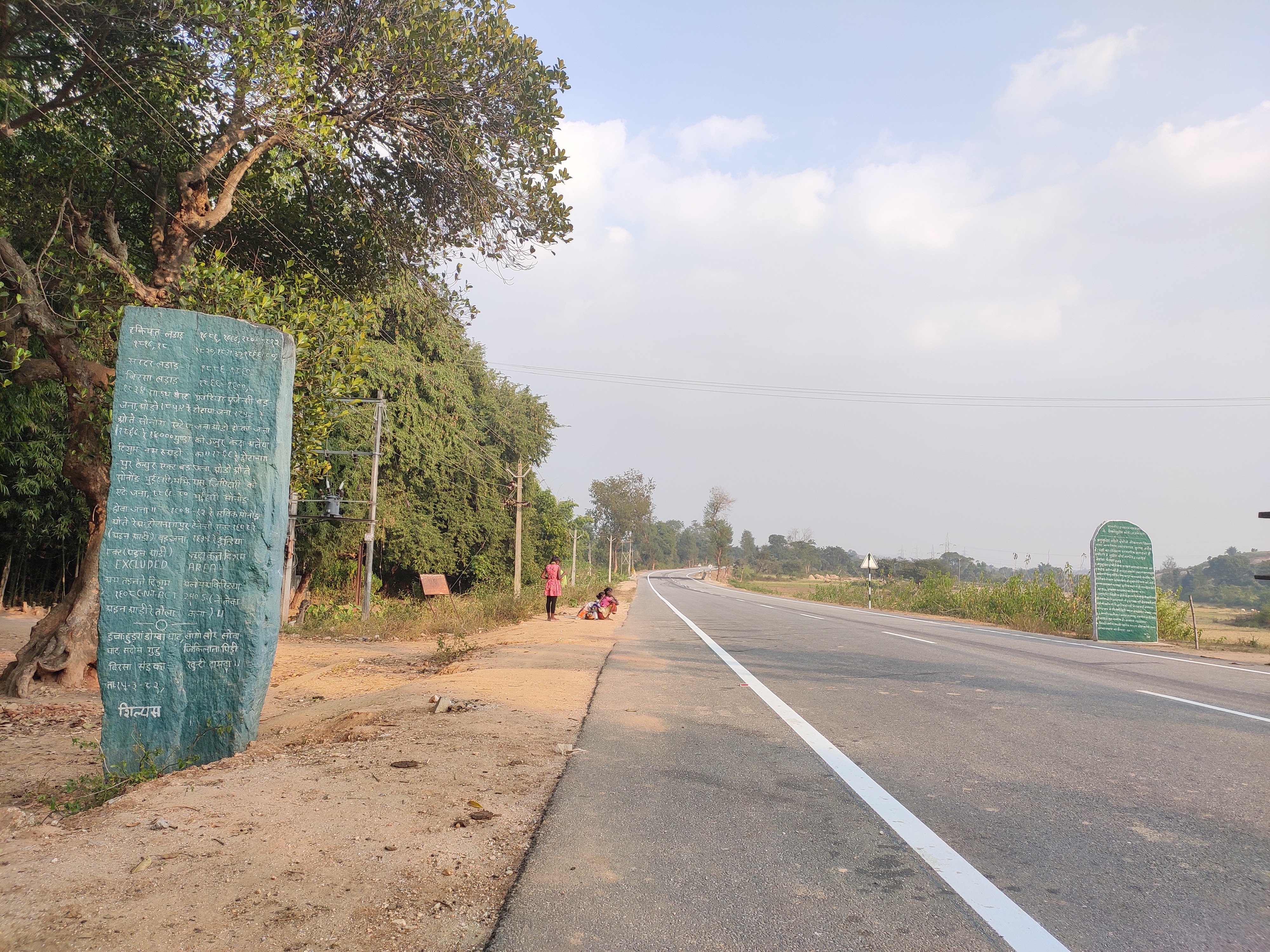 Old and new Pathalgadi stone slabs on the highway which cuts in between Udburu and Jikeelata village